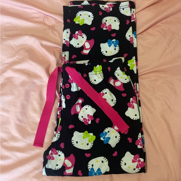 Girls hello kitty pjs - Picture 2 of 3